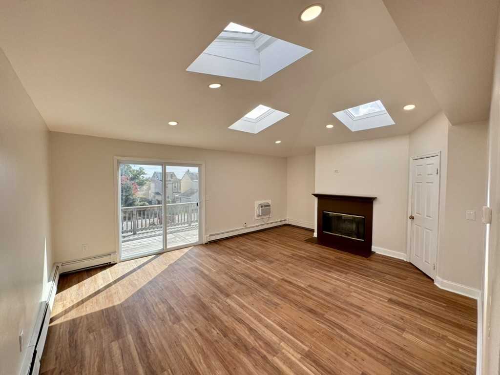 1542 Brunswick Ave #B - Photo 3 of 27