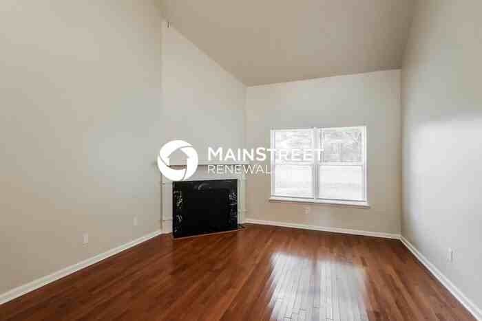 8007 Apple Valley Drive - Photo 4 of 19