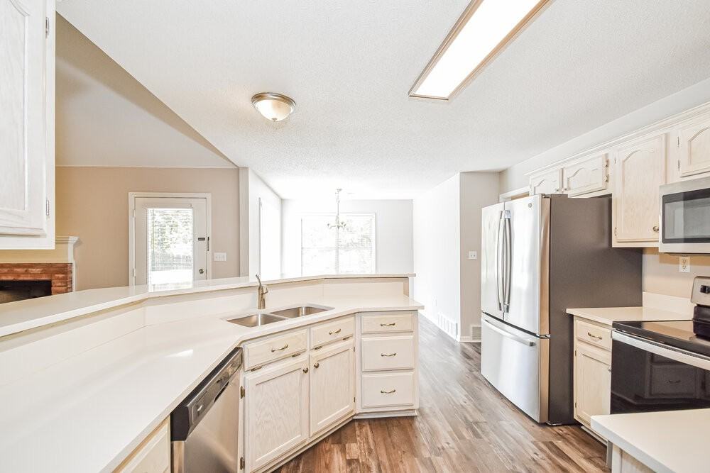 3721 College Bluff - Photo 7 of 17