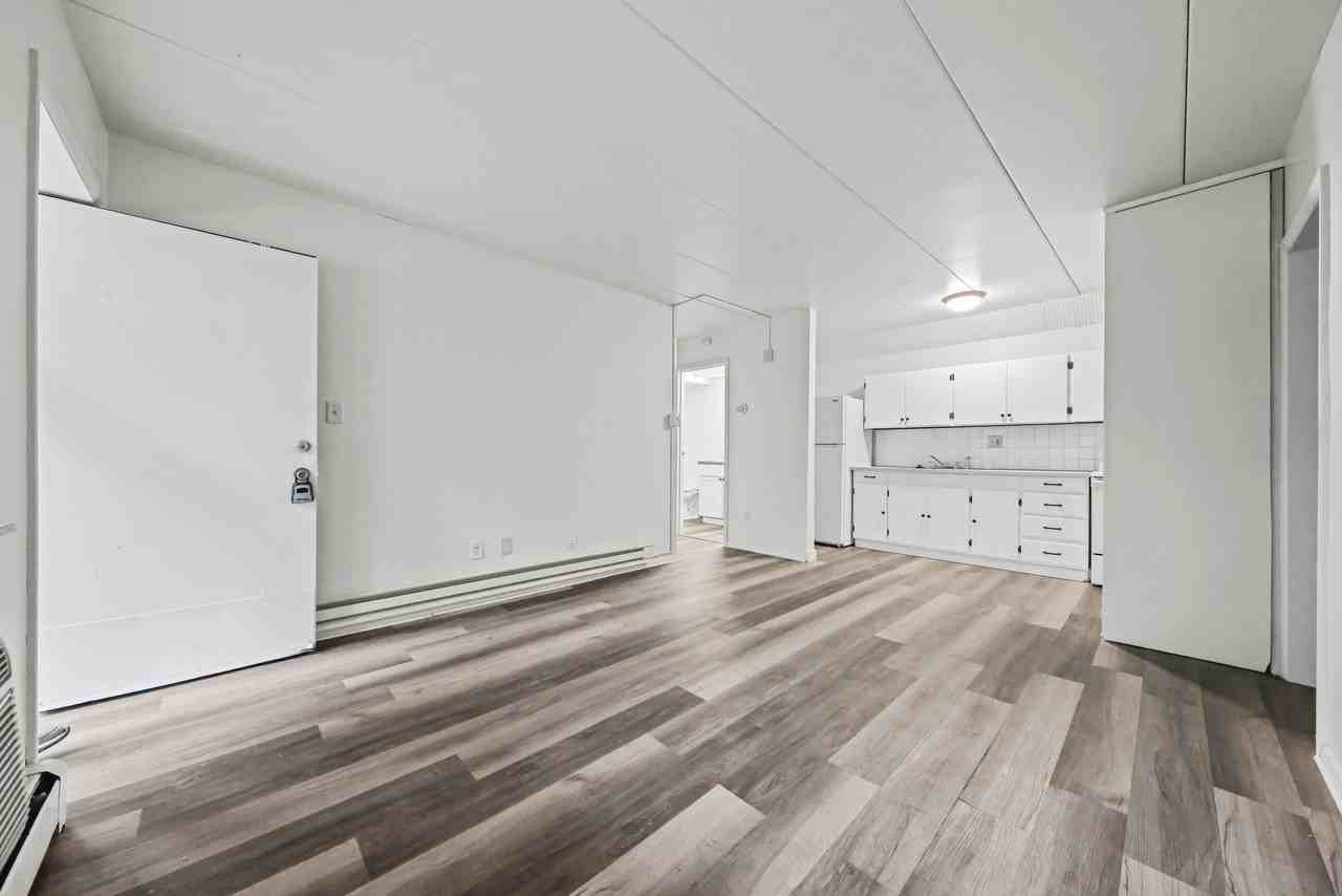 1128 Lake St - Photo 5 of 19