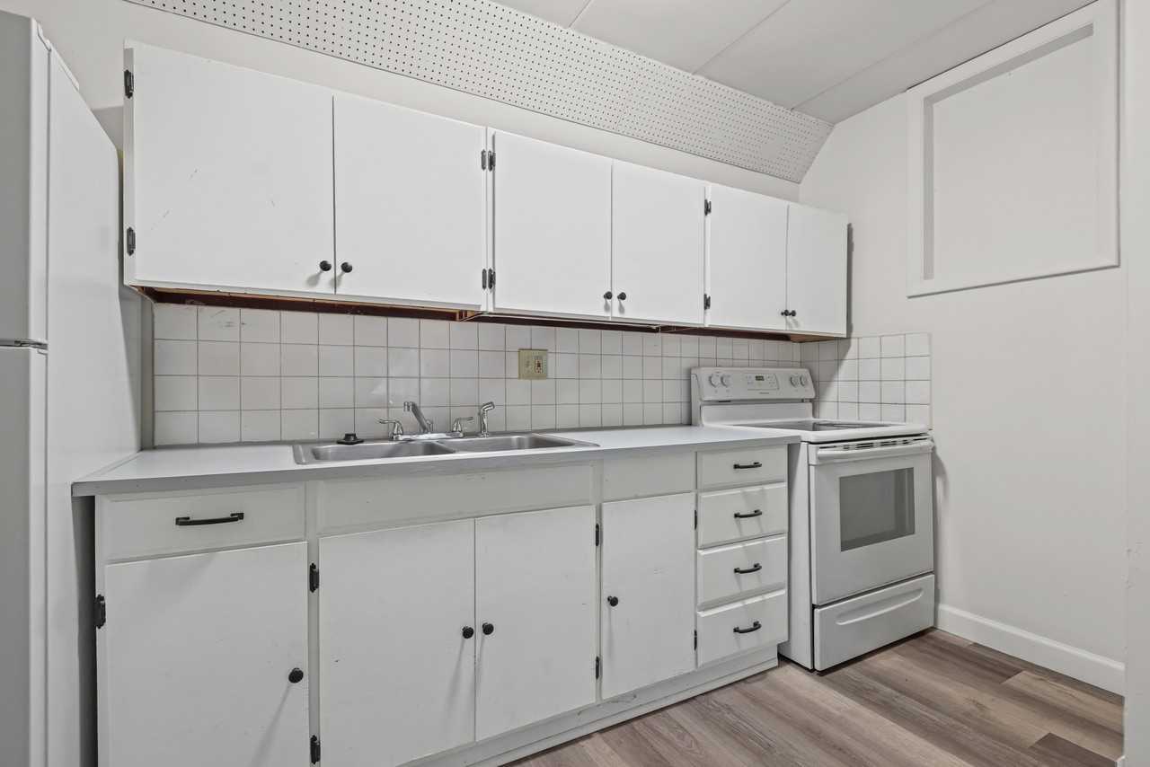 1128 Lake St - Photo 6 of 19