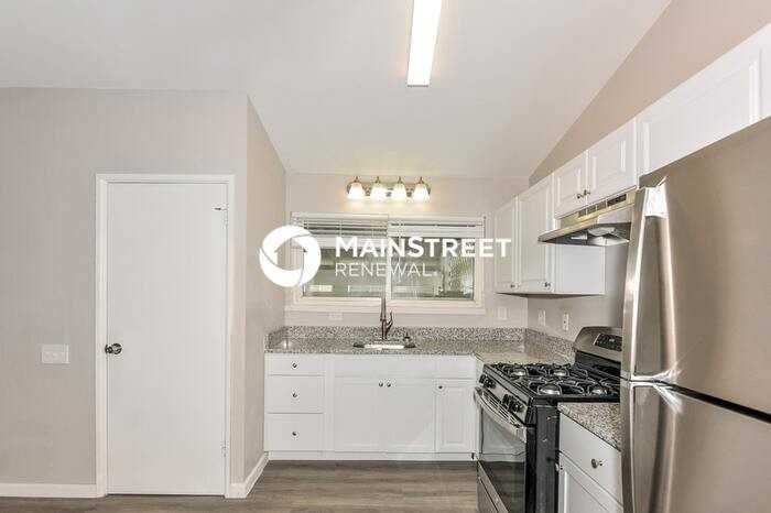 1545 Swan Dr - Photo 3 of 17