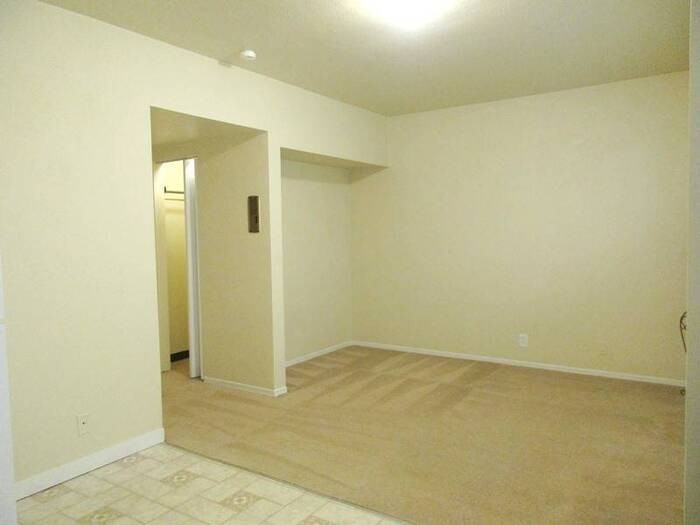 2015 Nw Kearney St #205 - Photo 4 of 9