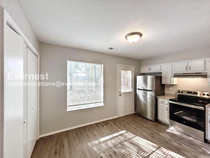 5949 Shannon Dr - Photo 3 of 21