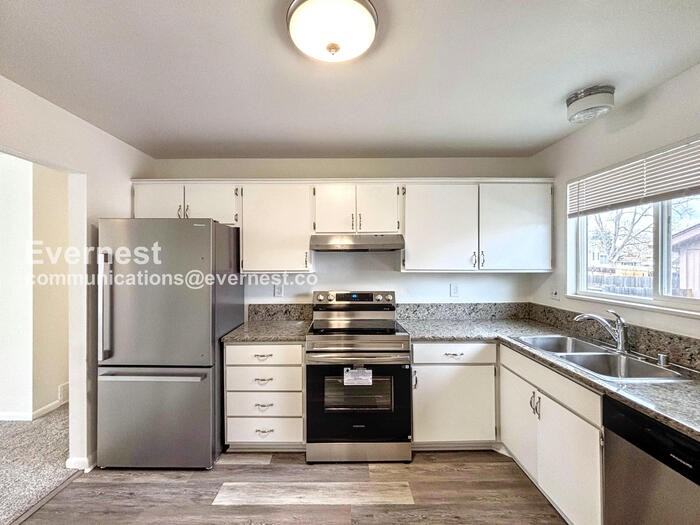 739 43rd Ave - Photo 3 of 17