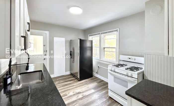 464 E Oakland Ave - Photo 3 of 20