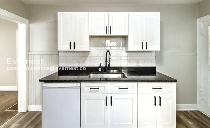 464 E Oakland Ave - Photo 5 of 20