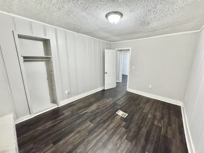 655 Granada Rd - Photo 7 of 26