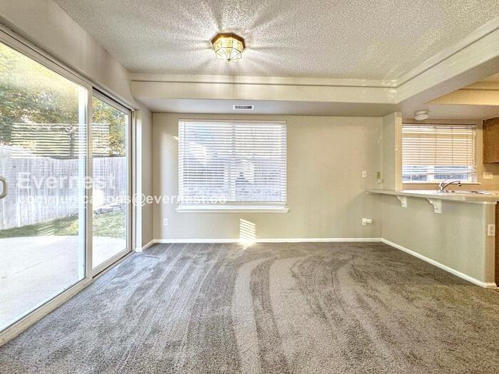 4079 Perth St - Photo 5 of 27