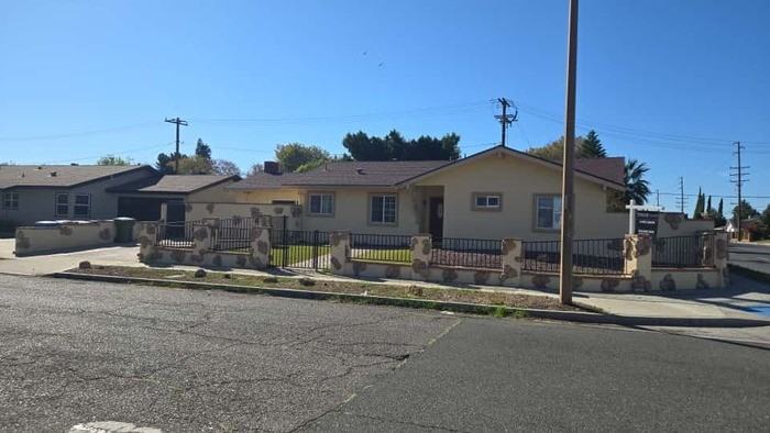 2391 Heather St - Photo 3 of 18