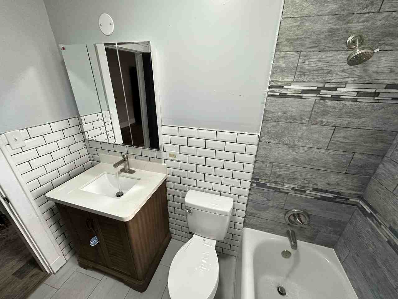 1058 Veronica Ave #1058-1stFL - Photo 7 of 11