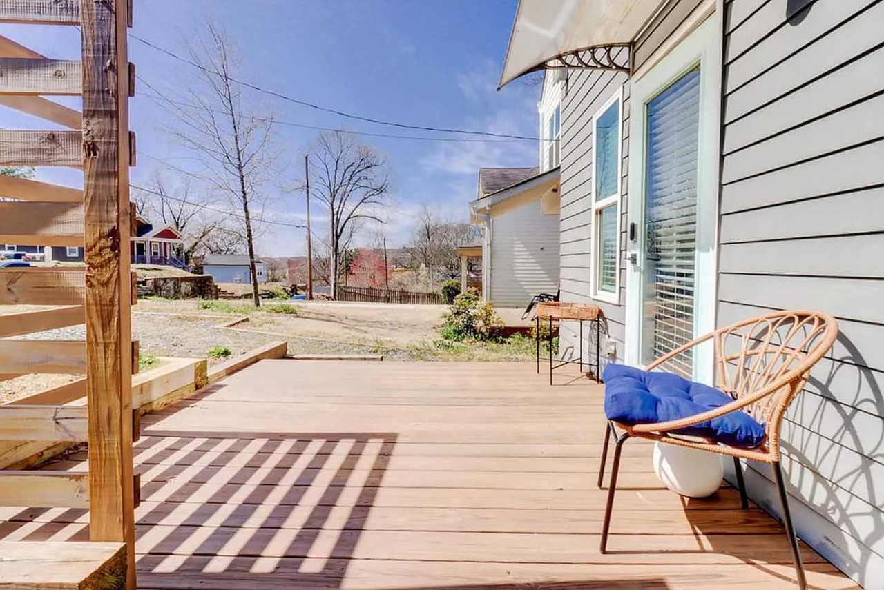 51 Bowen Ave Se - Photo 3 of 24