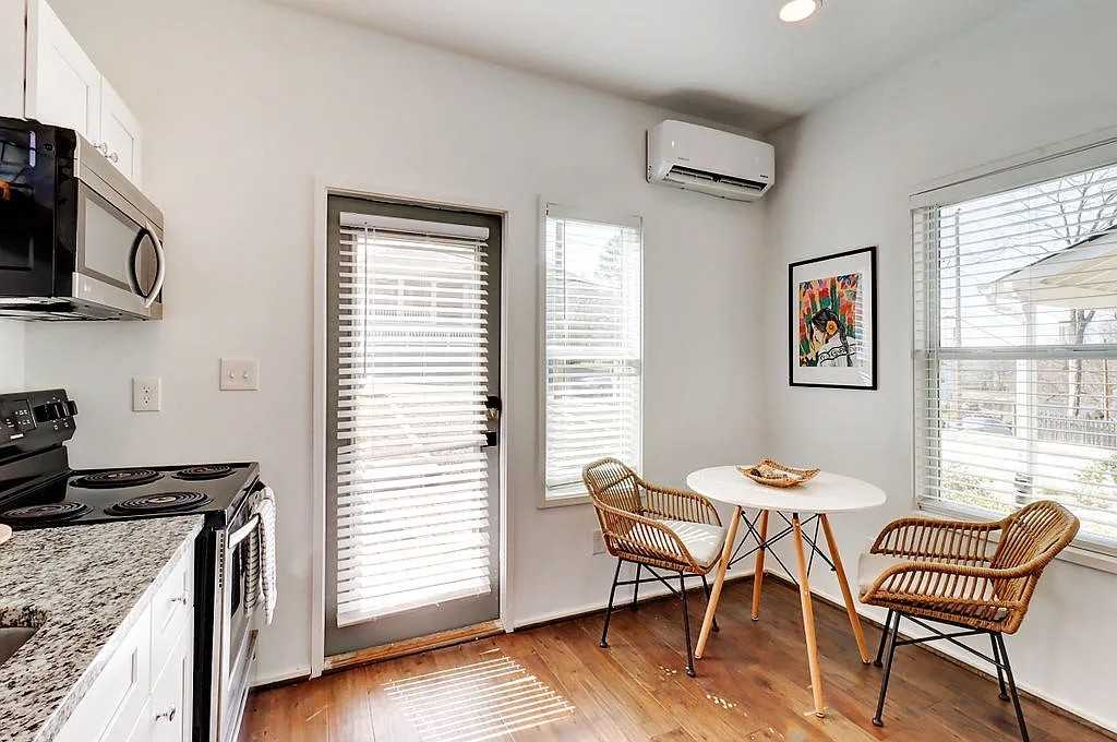 51 Bowen Ave Se - Photo 6 of 24