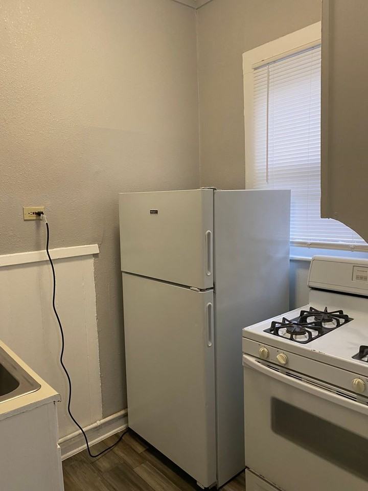 527 CEDAR ST - Photo 3 of 16