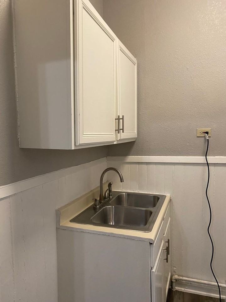 527 CEDAR ST - Photo 4 of 16