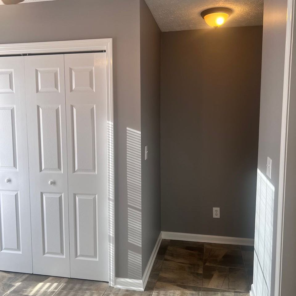 932 Eastern Oaks Dr - Photo 3 of 40