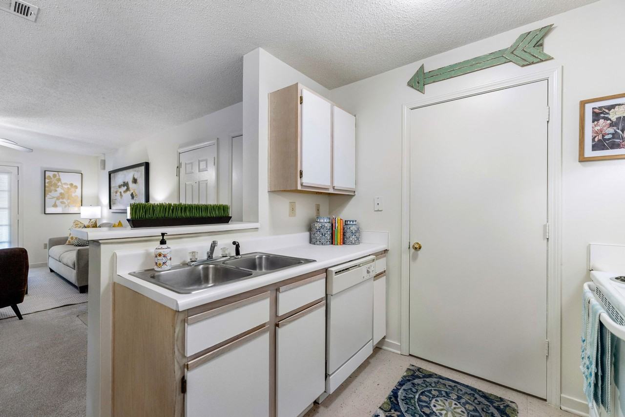 Arbor Gate - Photo 7 of 36