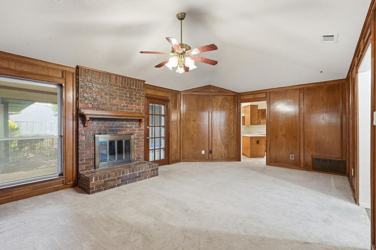 1412 Woodcreek Dr - Photo 2 of 23