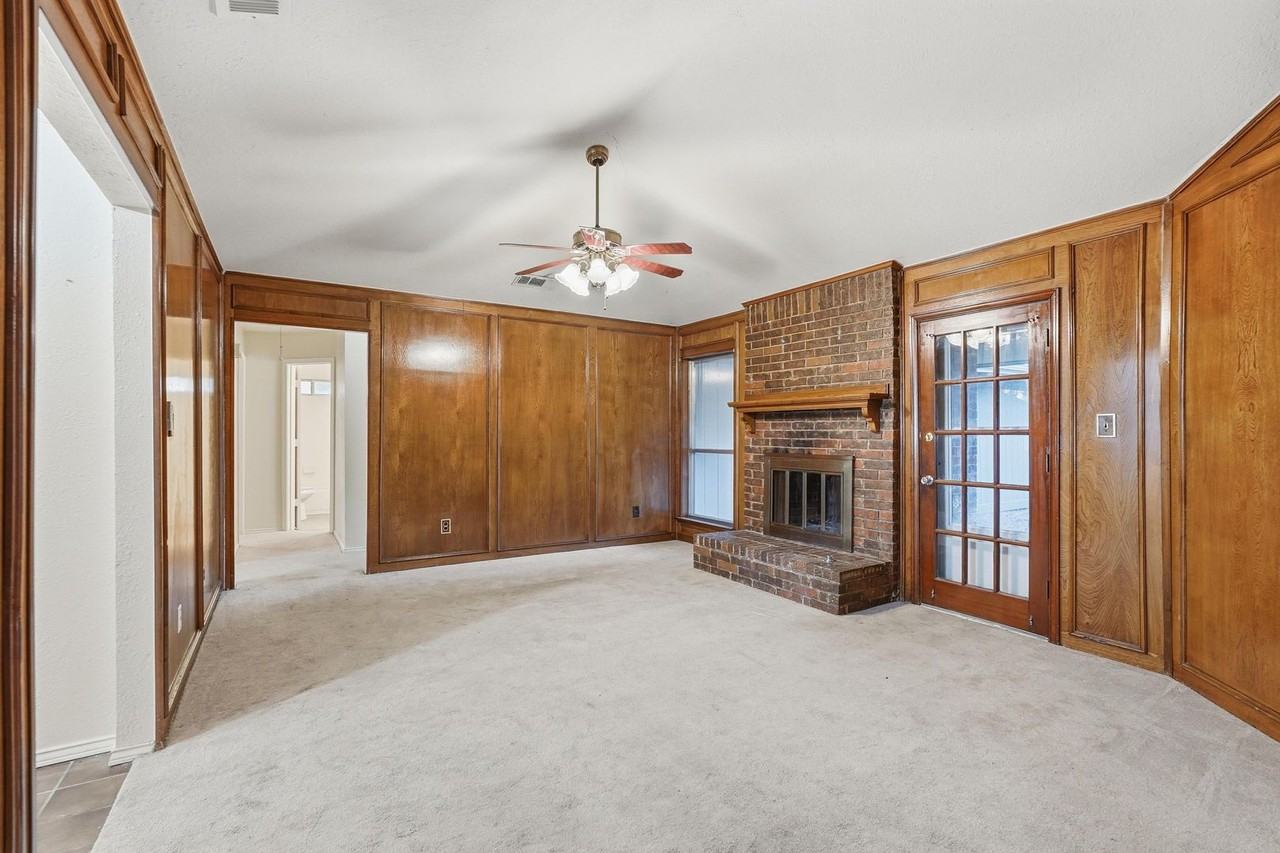 1412 Woodcreek Dr - Photo 3 of 23