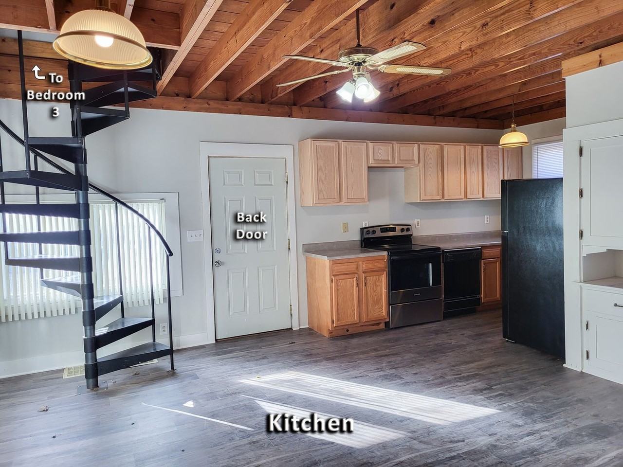 1511 Kossuth St - Photo 5 of 35