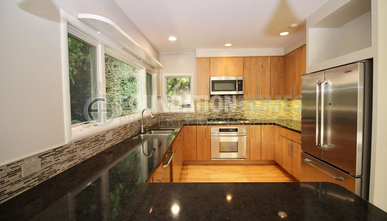 133 Tiburon Blvd - Photo 3 of 29