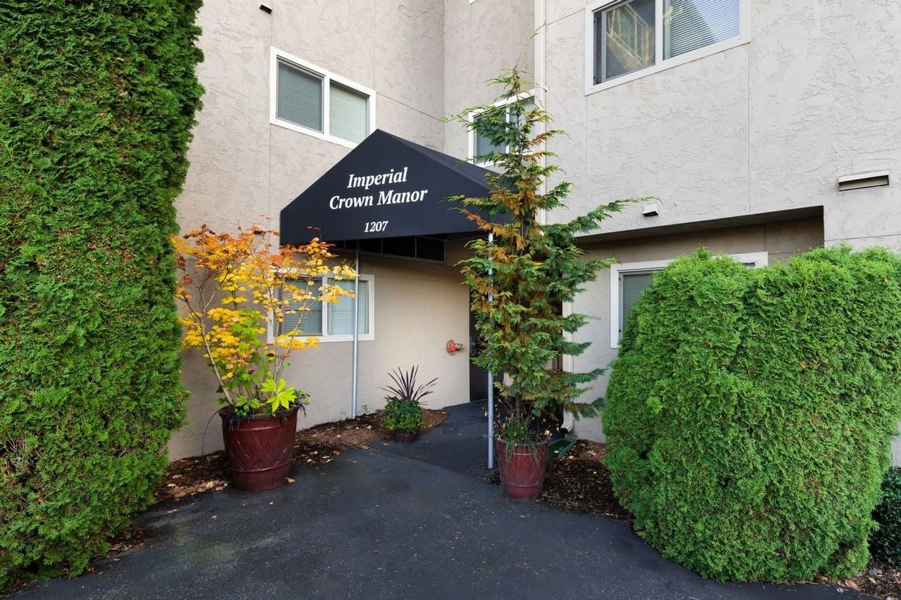 Imperial Crown Manor - Photo 5 of 13