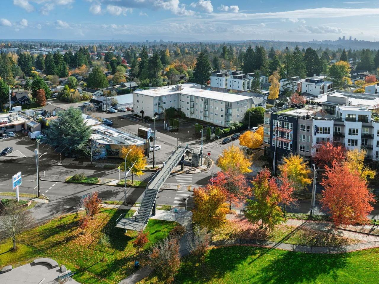 Imperial Crown Manor - Photo 2 of 13