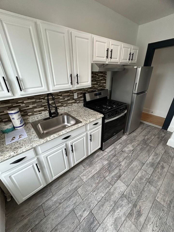 300 Elm Place - Photo 3 of 18