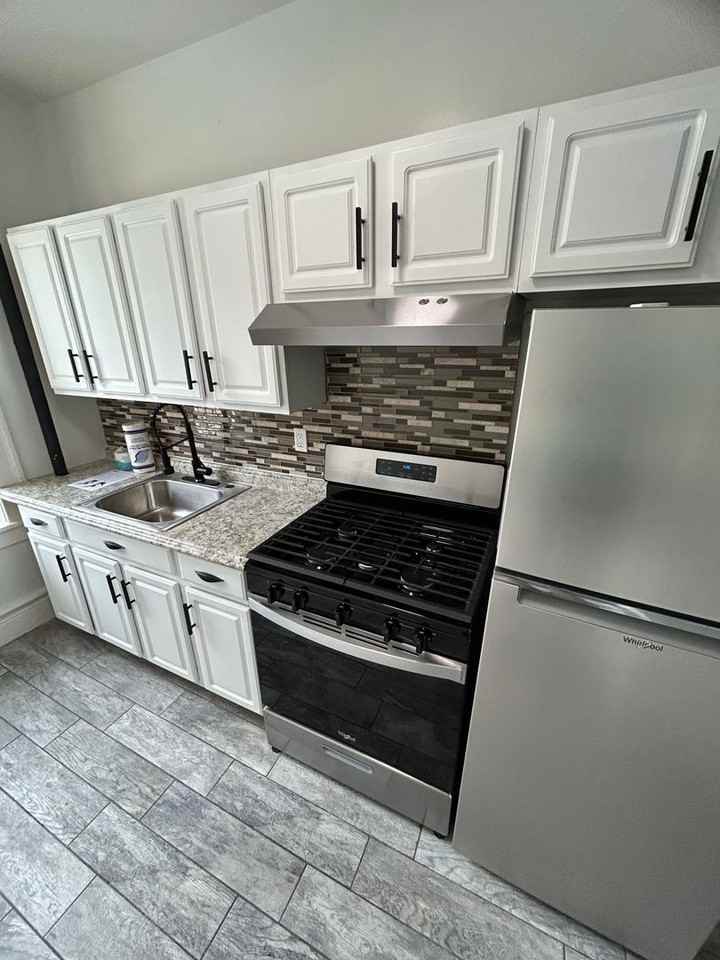 300 Elm Place - Photo 4 of 18