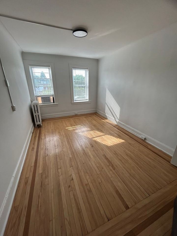 300 Elm Place - Photo 7 of 18