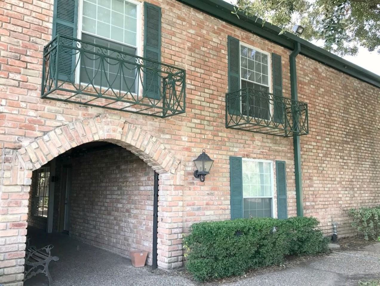 Live Oak Gardens - Photo 2 of 10