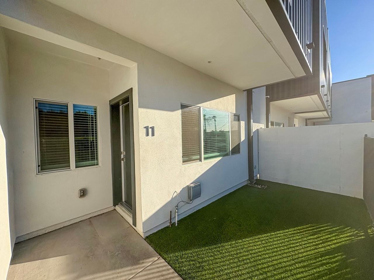 Luxury Townhome with Private Yard & Mountain Views - Photo 2 of 44