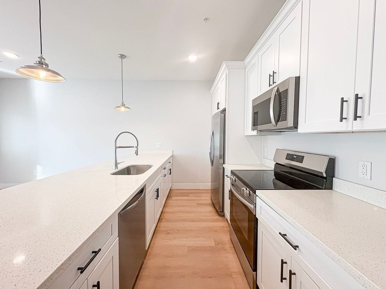 Luxury Townhome with Private Yard & Mountain Views - Photo 6 of 44