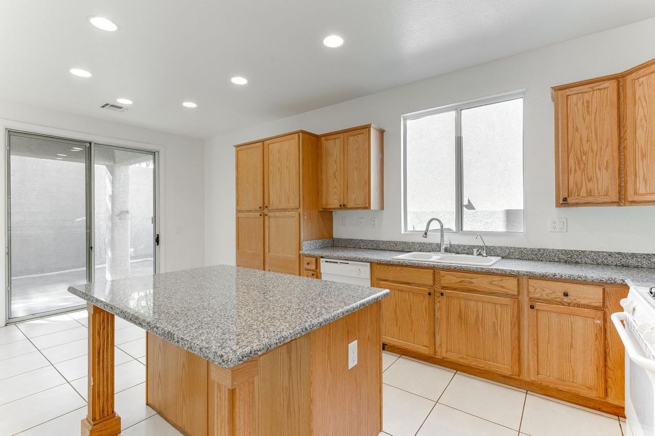 523 Moses Lake Ct - Photo 2 of 39