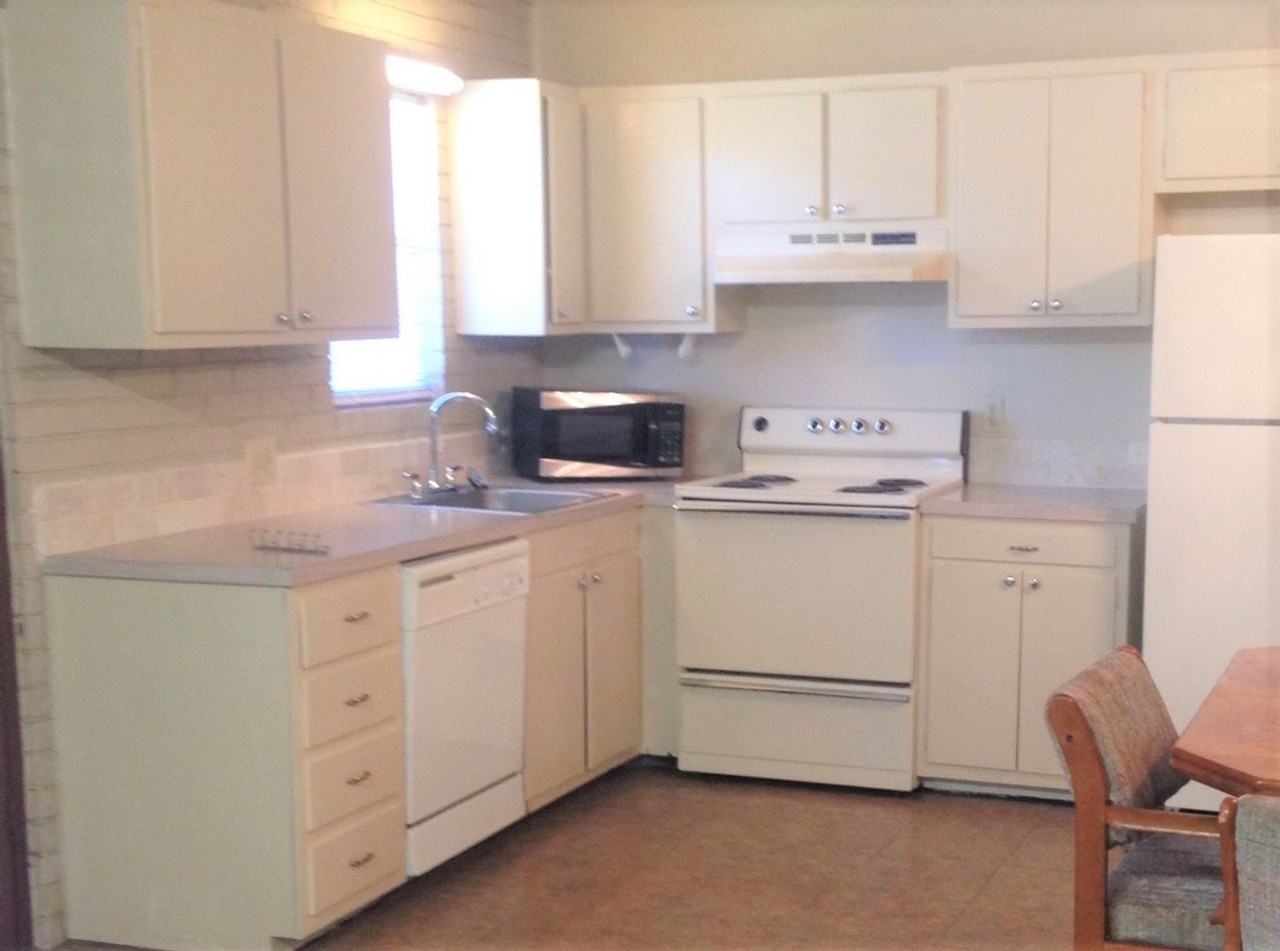 700 Gilman St - Photo 3 of 10