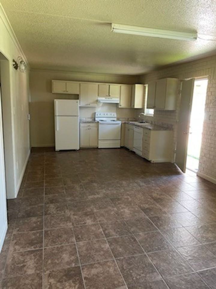 700 Gilman St - Photo 4 of 10