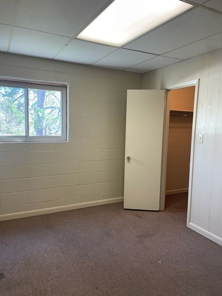 700 Gilman St - Photo 6 of 10