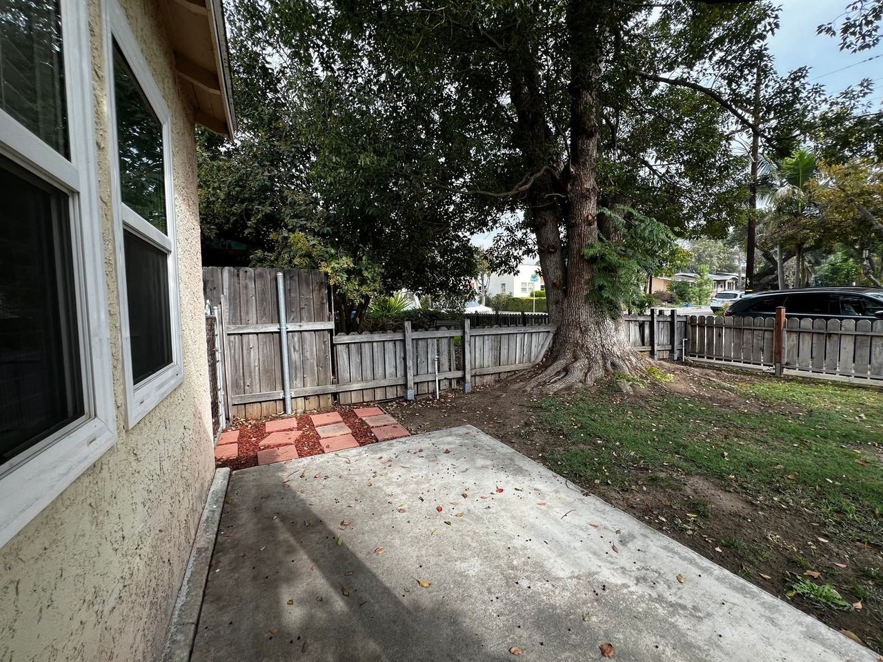 6321 Canobie Ave - Photo 4 of 22