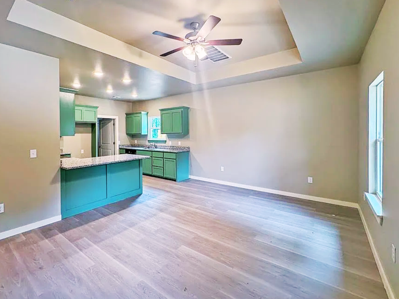 412 N Bickford Ave - Photo 5 of 17