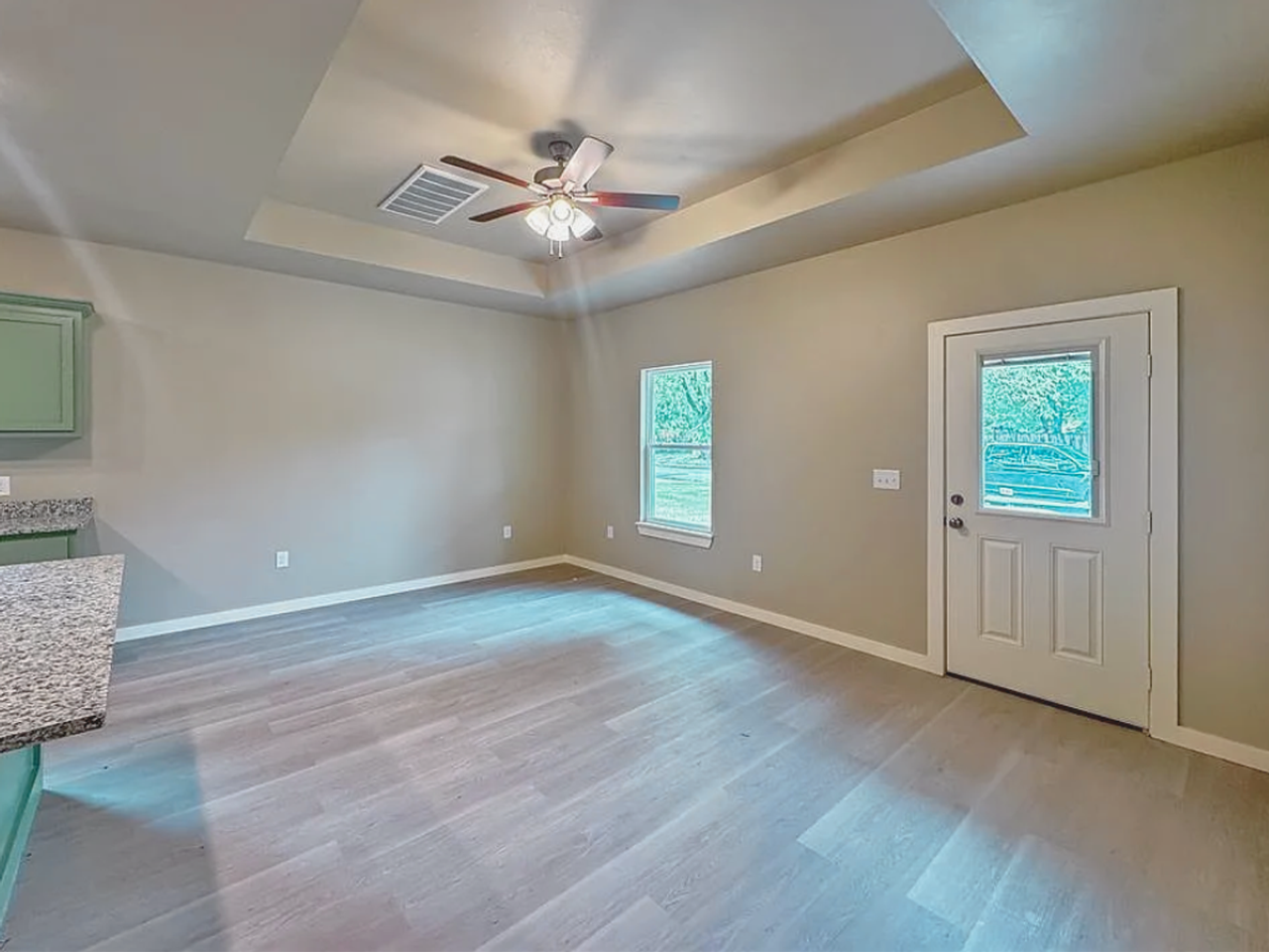 412 N Bickford Ave - Photo 6 of 17