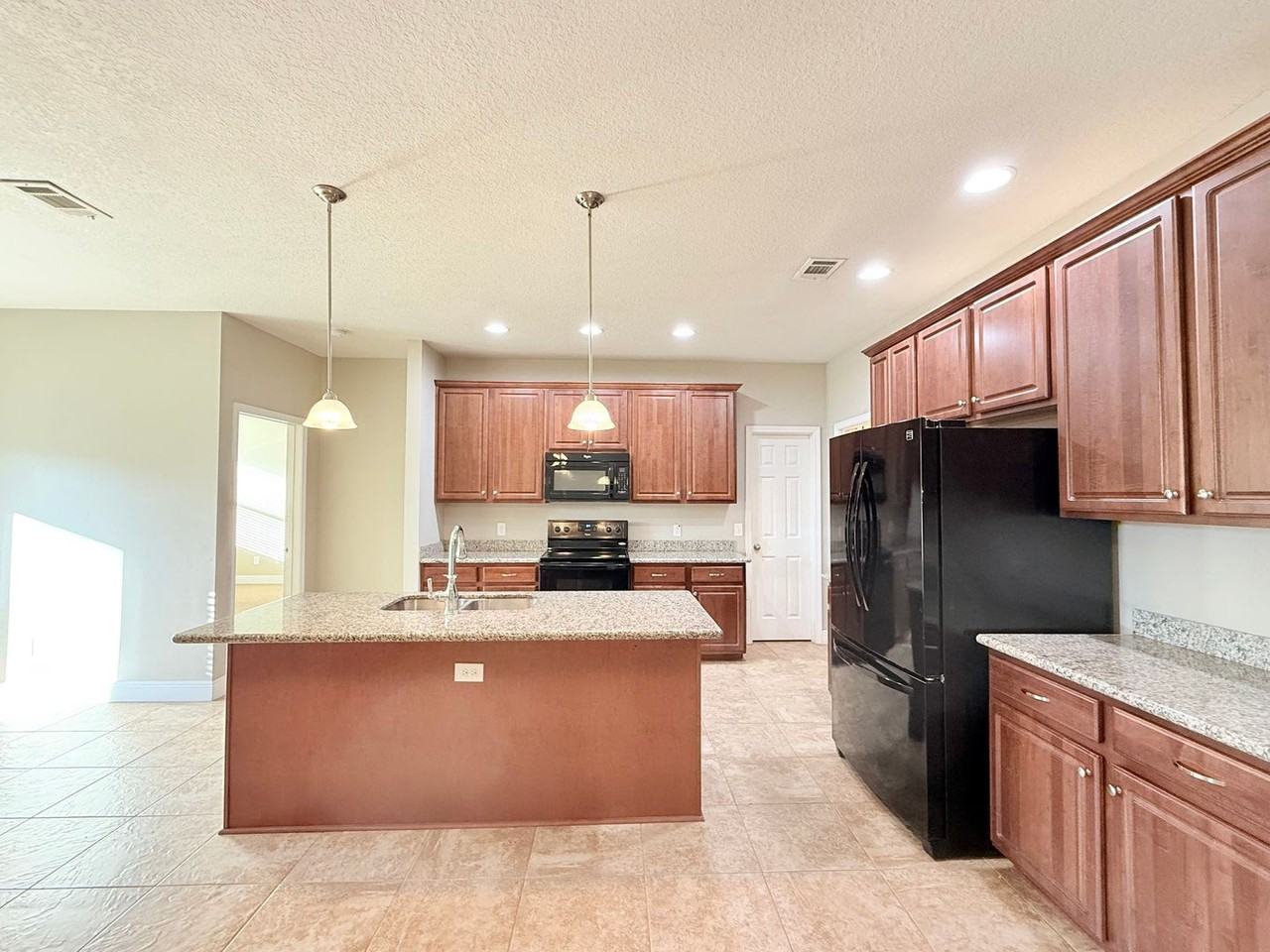 5355 Dalton Cir - Photo 4 of 18