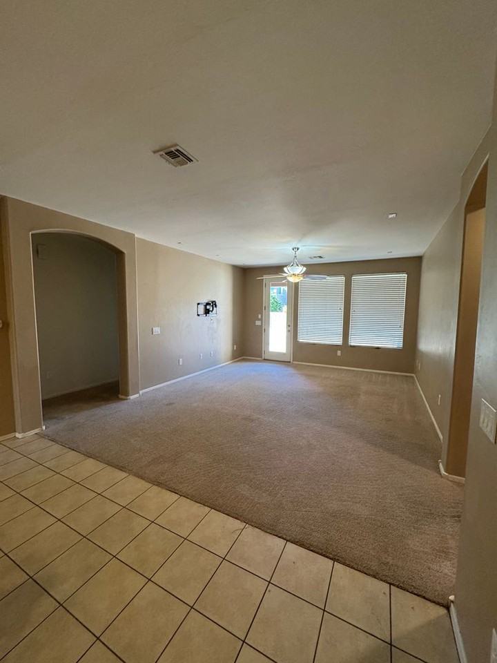 11852 West Fordson Drive - Photo 2 of 17