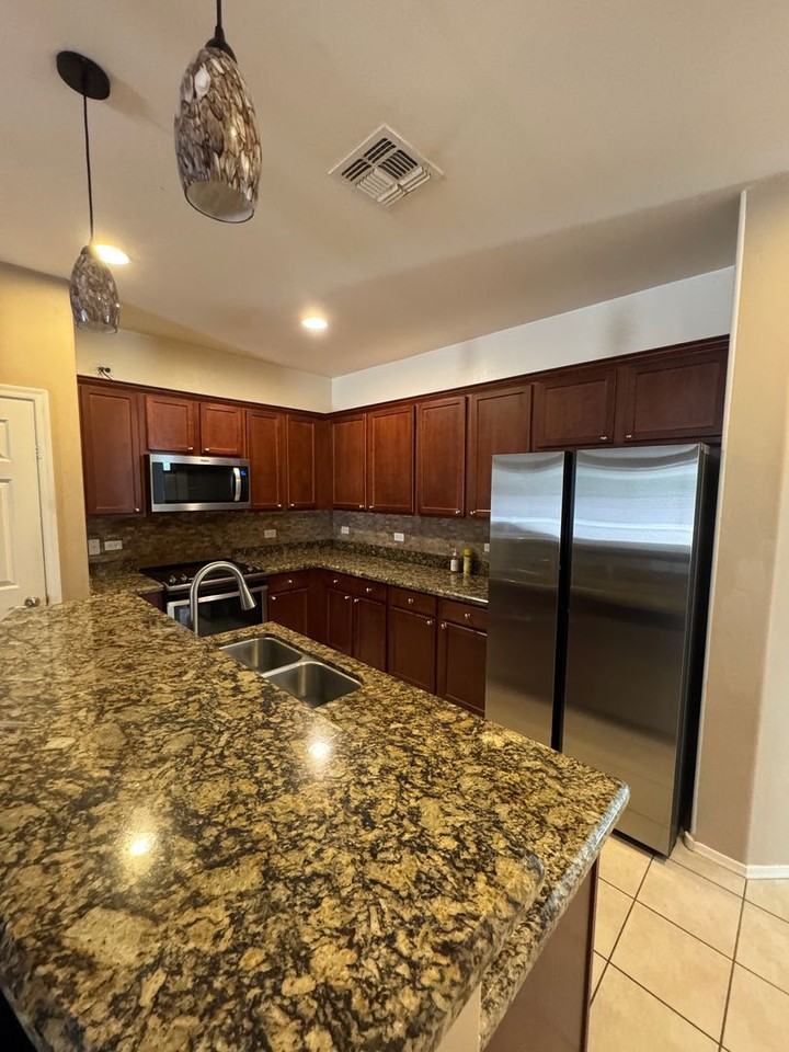 11852 West Fordson Drive - Photo 3 of 17