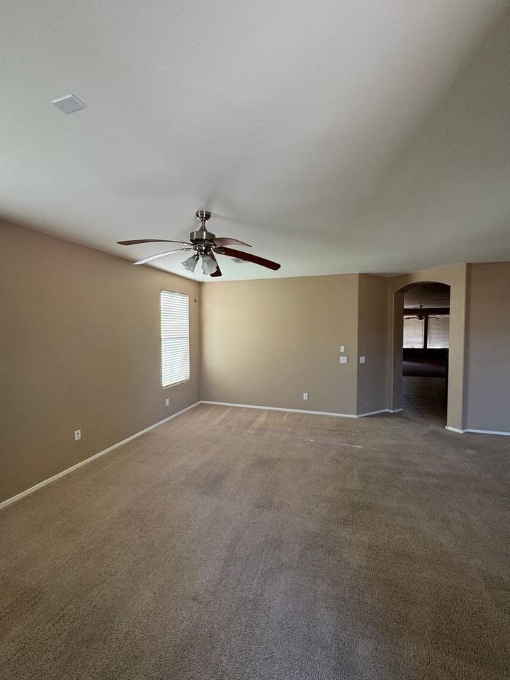 11852 West Fordson Drive - Photo 5 of 17