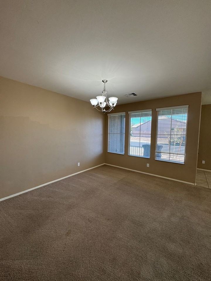 11852 West Fordson Drive - Photo 7 of 17