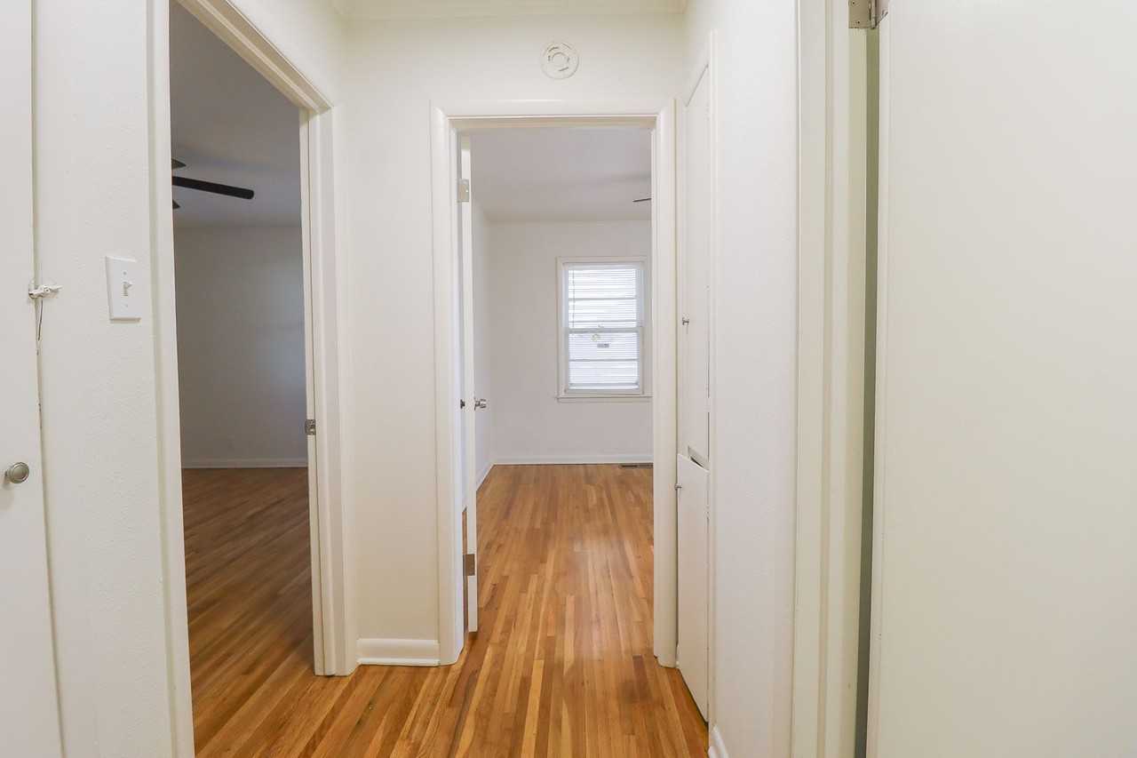 622 E Xyler St - Photo 7 of 29