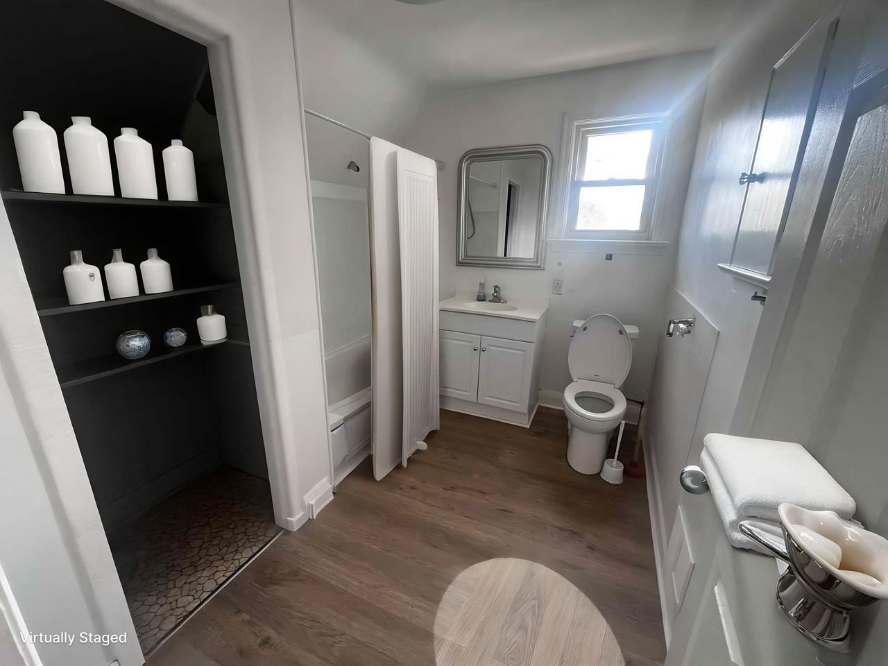 140 Penetang St #2 - Photo 6 of 7