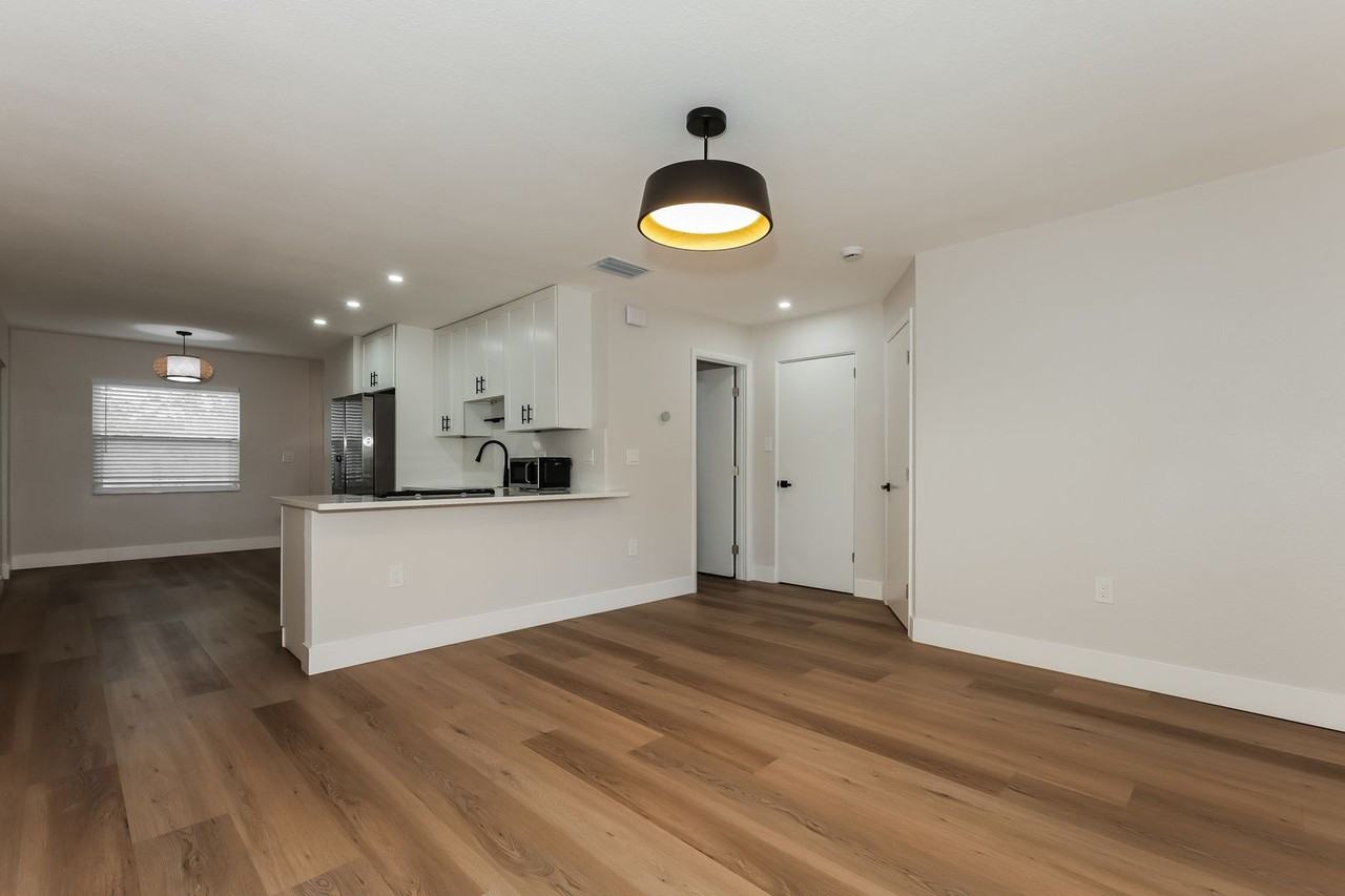 726 75th Avenue North - Photo 5 of 50