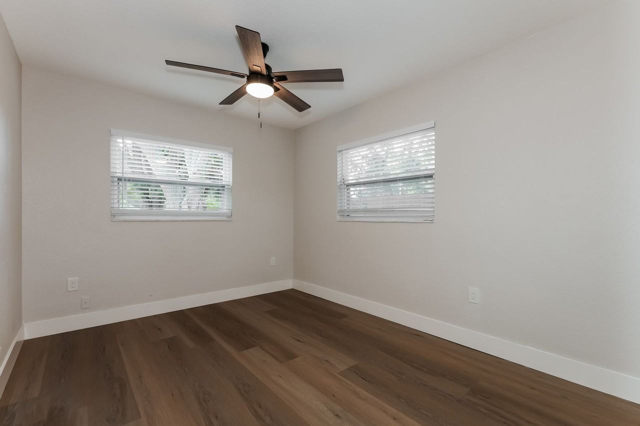 726 75th Avenue North - Photo 6 of 50