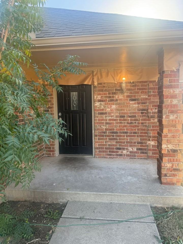 3705 Matthew Dr - Photo 2 of 31